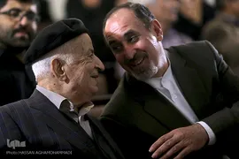 از راست حسن بلخاری، رئیس انجمن آثار و مفاخر فرهنگی ایران و  مهدی محقق، رئیس هیأت مدیره انجمن انجمن آثار و مفاخر فرهنگی ایران