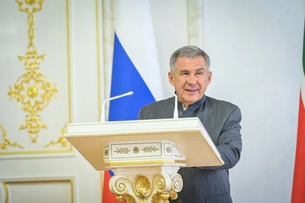 Минниханов поздравил татарстанцев с праздником Ураза-байрам