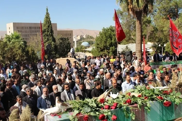 لاله گمنام دفاع مقدس ميان اصحاب رسانه در شیراز آرام گرفت