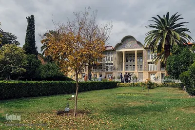 جلوه گری پاییز در باغ ارم شیراز