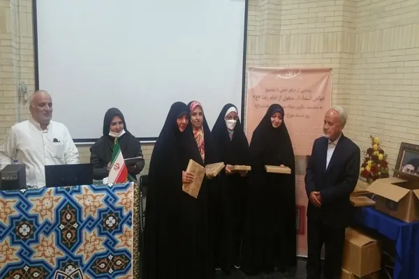 بازدید خادمان کانون قرآن خدمت رضوی منطقه 4 از موزه ملی قرآن + عکس