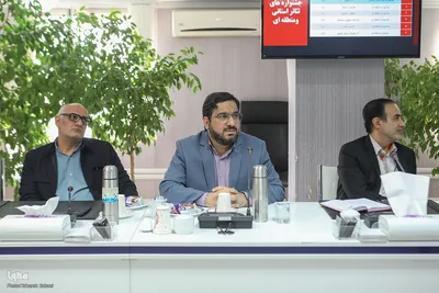 نشست دبیر عالی شورای انقلاب فرهنگی با تعدادی از هنرمندان