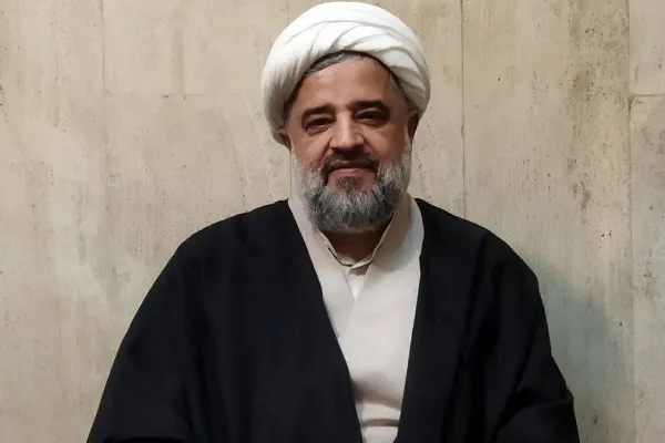 مسئولان مراقب تفکر خداانگاری باشند