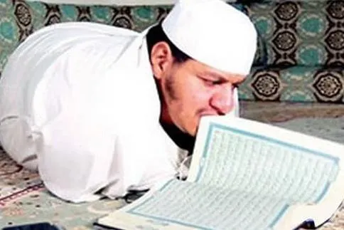 Penyandang Cacat dengan Keingingan Kuatnya Dapat Menghafal Al-Quran