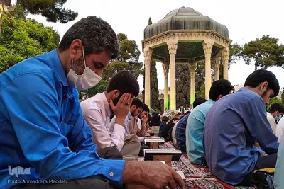 گردهمایی ۶۰۰ حافظ قرآن در آرامگاه حافظ‎‎