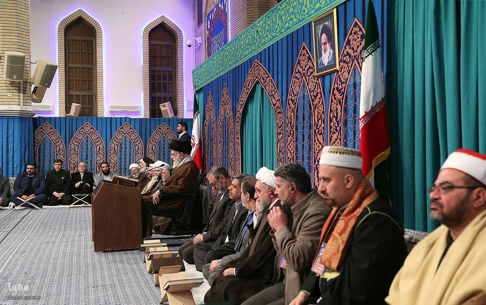 Les participants au 41e concours coranique iranien reçus par le guide suprême