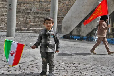 بیرق گردانی در عزای امام جعفر صادق(ع)