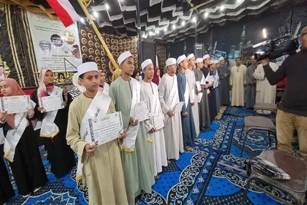 مصر: تكريم 1140 حافظاً للقرآن بـ46 كُتاباً بالأقصر + صور