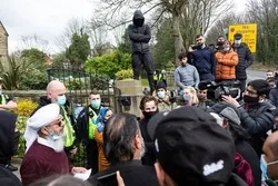 Britaniyada məktəbdə İslam peyğəmbərinə (s) hörmətsizlik etirazlara səbəb oldu