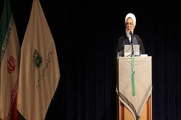 قوای نظامی و مبلغان آماده مقابله با حربه‌های دشمن باشند