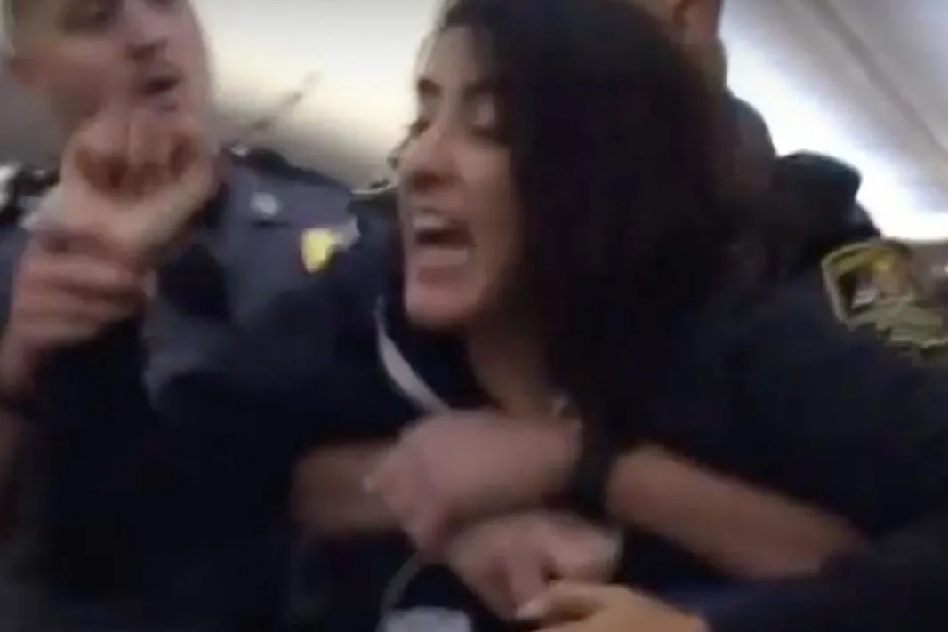 Islamophobie à l’américaine : une musulmane chassée de l’avion
