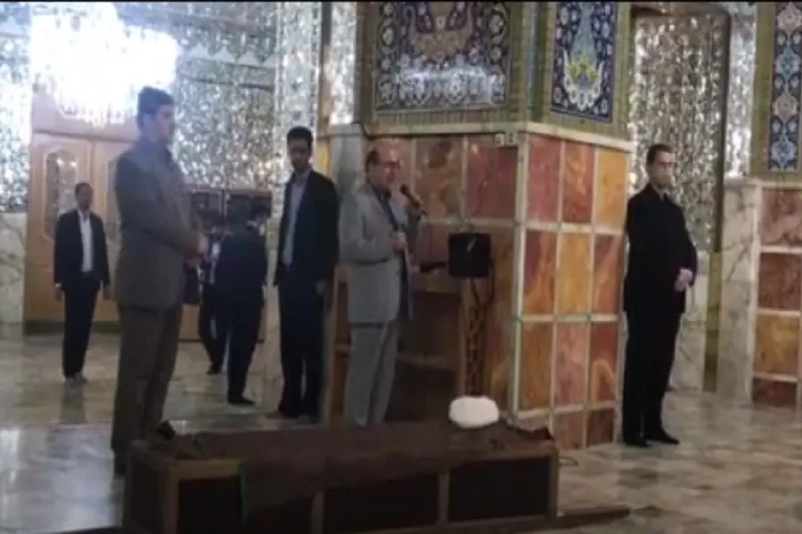 فیلم | خاکسپاری آیت‌الله امینی با رعایت فاصله‌گذاری هوشمند اجتماعی