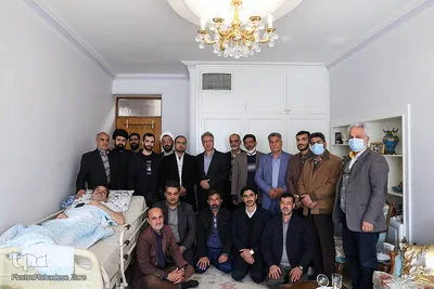 عیادت جمعی از فعالان قرآنی و فرهنگی مشهد از استاد هاشم روغنی، پیشکسوت قرآنی