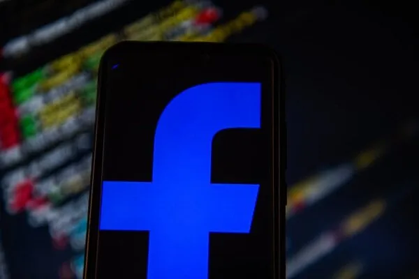 Facebook İsrail'le iş birliği yaparak Filistinlileri susturuyor