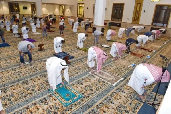 لغو فاصله‌گذاری اجتماعی در مساجد قطر