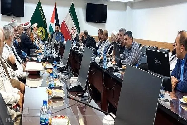 تشرف جمعی از مسئولان و علمای فلسطینی به بارگاه منور رضوی + عکس