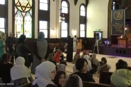 Pelaksanaan Shalat Jumat Pertama Masjid Para Wanita di Denmark