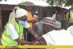 Chanjo ya COVID-19 yatolewa karibu na msikiti Abuja, Nigeria