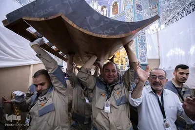 آغاز تفکیک ضریح قدیمی حرم حضرت زینب (س) توسط خادمان آستان مقدس عباسی