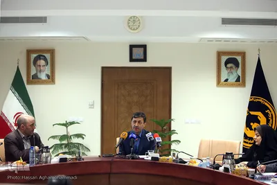 نشست خبری پرویز فتاح، رئیس کمیته امداد امام خمینی(ره) 