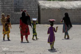 توزیع نذورات حسینی در میان گپرنشینان و اهالی فقیر روستاهای منطقه محروم جازموریان