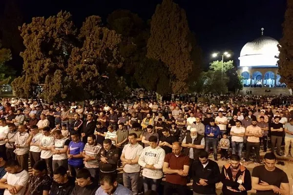 حماس تدعو للنفير العام وأداء صلاة فجر الجمعة بالأقصى والإبراهيمي