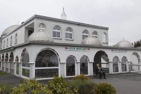 Almanya'da cami kundaklama girişimi şüphesiyle bir kişi gözaltına alındı