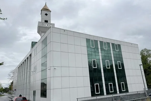DİTİB Esslingen Camii ibadete açıldı