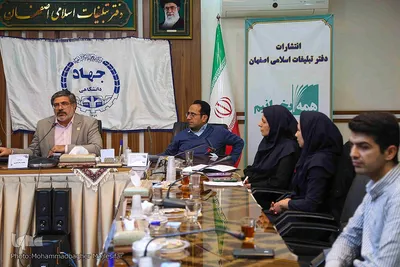 نشست «ادبیات خلاقانه و نوجوان امروز» در دفتر تبلیغات اسلامی اصفهان