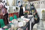 ارائه خدمات فرهنگی به زائران مراسم تشییع امام شهید