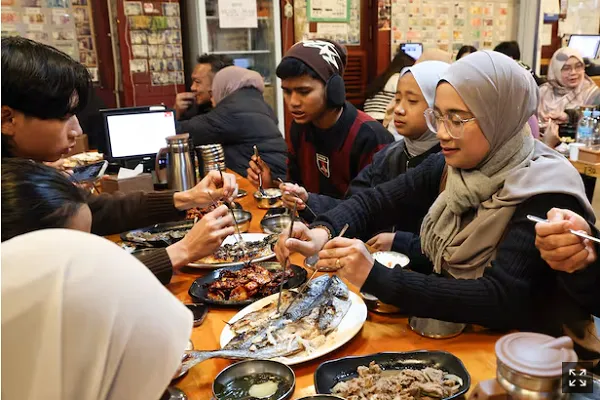 Seoul Restaurants Adapt to Muslim Tourist Boom with Halal Menus