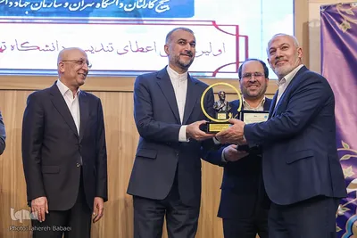 نخستین آیین اعطای تندیس دانشگاه تهران به نمادهای مقاومت