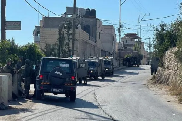 İsrail güçleri 2'si çocuk 12 Filistinliyi gözaltına aldı