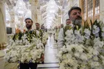 گل‌آرایی حرم مطهر امام علی(ع) در سالروز ولادت حضرت فاطمه(س) + عکس