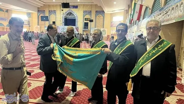 آیین پرچم گردانی مسجد جمکران در نماز جمعه بابلسر