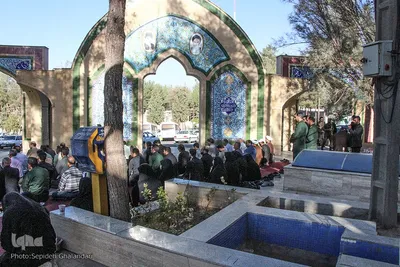 غبارروبی مزار شهدای خراسان جنوبی توسط خبرنگاران