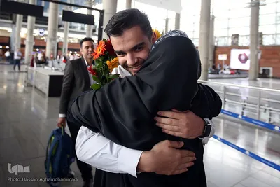 بازگشت یونس شاهمرادی، قهرمان مسابقات بین‌المللی قرآن و اذان «عطر الکلام» عربستان به ایران