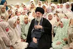 اقامه «نماز فرشته‌ها» با حضور دختران تازه مکلف شده در مراسم وداع امام شهید