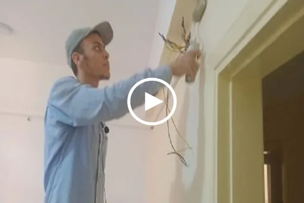 بالفيديو...نقاش مصري يرتّل القرآن بصوت يأخذك إلى كبار القراء
