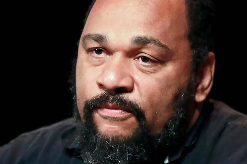 Censura: l'attivista francese Dieudonné bandito da Facebook ed Instagram