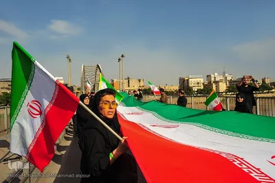 زنجیره انسانی در محکومیت تهدیدات حمله به پل‌ها و نیروگاه‌ها در اهواز