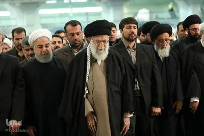 اقامه نماز بر پیکر مرحوم آیت الله هاشمی‌شاهرودی توسط رهبر انقلاب