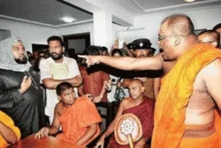 শ্রীলঙ্কায় আতঙ্কিত মুসলমানরা ভয়ঙ্কর কষ্ট নিয়ে এ কি বললেন, জানলে আপনার চোখেও পানি আসবে