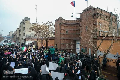تجمع مردمی دانشجویی مقابل سفارت فرانسه