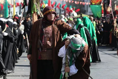 ⁨آئين نمادين حركت كاروان اسرای كربلا