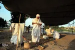مراسم غسل تعمید منداییان در کنار رودخانه کارون