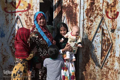 توزیع بسته های غذایی هم نمک میان اتباع خارجی نیازمند در روستای «سلمان آباد» کهریزک