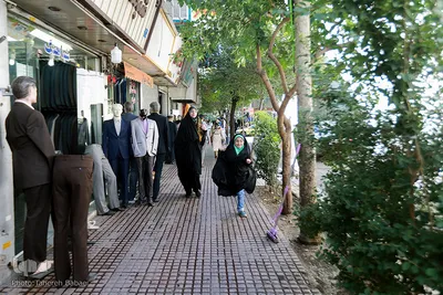 ضحی و مادرش در حال بازگشت به خانه