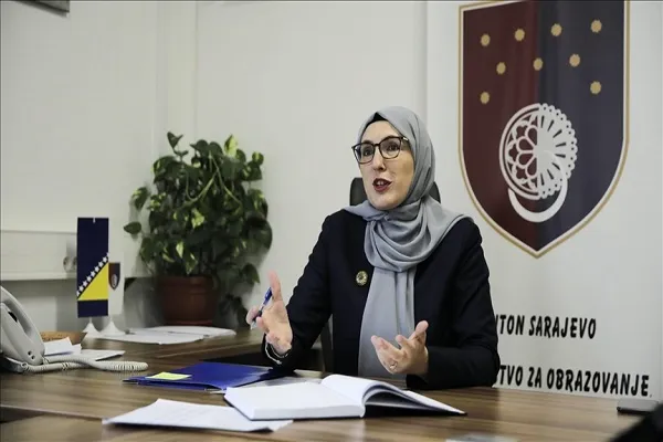 درخواست نخستین وزیر محجبه در بوسنی برای نقش‌آفرینی زنان