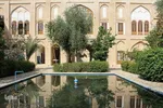 مدرسه تاریخی قدیمی و همچنان پابرجای علمیه خان یزد